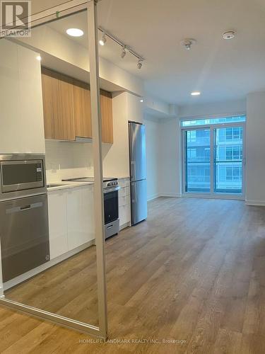 1708 - 30 Upper Mall Way, Vaughan, ON - Indoor Photo Showing Kitchen