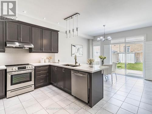 94 Barrow Avenue, Bradford West Gwillimbury, ON - Indoor Photo Showing Kitchen With Double Sink With Upgraded Kitchen