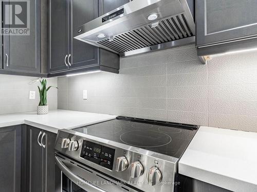 94 Barrow Avenue, Bradford West Gwillimbury, ON - Indoor Photo Showing Kitchen