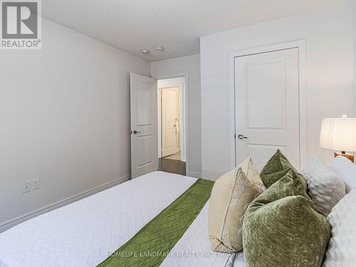 94 Barrow Avenue, Bradford West Gwillimbury, ON - Indoor Photo Showing Bedroom