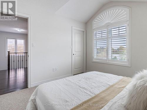 94 Barrow Avenue, Bradford West Gwillimbury, ON - Indoor Photo Showing Bedroom