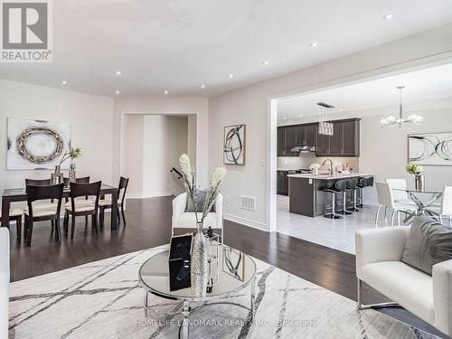 94 Barrow Avenue, Bradford West Gwillimbury, ON - Indoor Photo Showing Living Room