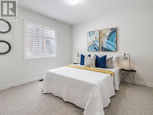 94 Barrow Avenue, Bradford West Gwillimbury, ON - Indoor Photo Showing Bedroom