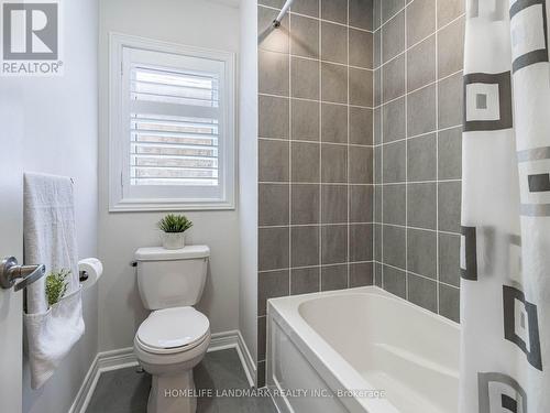 94 Barrow Avenue, Bradford West Gwillimbury, ON - Indoor Photo Showing Bathroom