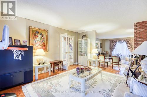 49 Kerrigan Crescent, Markham, ON - Indoor Photo Showing Living Room