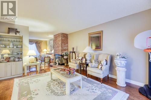 49 Kerrigan Crescent, Markham, ON - Indoor Photo Showing Living Room