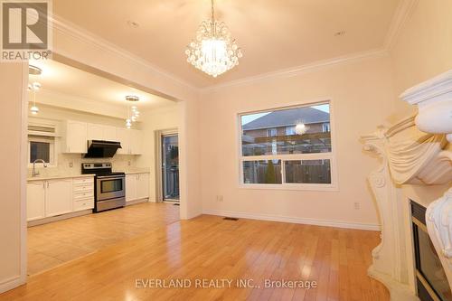 74 Colonial Crescent, Richmond Hill, ON - Indoor Photo Showing Kitchen