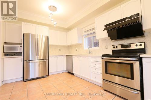 74 Colonial Crescent, Richmond Hill, ON - Indoor Photo Showing Kitchen