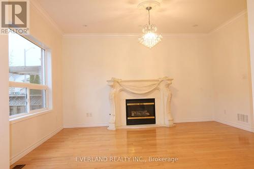 74 Colonial Crescent, Richmond Hill, ON - Indoor With Fireplace