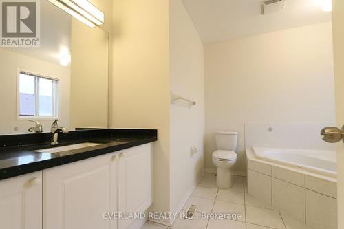 74 Colonial Crescent, Richmond Hill, ON - Indoor Photo Showing Bathroom