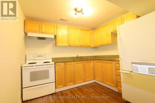 74 Colonial Crescent, Richmond Hill, ON - Indoor Photo Showing Kitchen