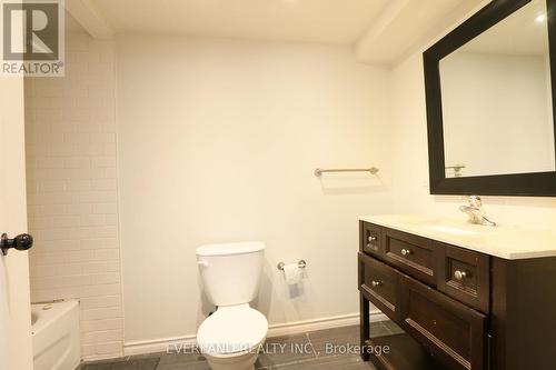 74 Colonial Crescent, Richmond Hill, ON - Indoor Photo Showing Bathroom