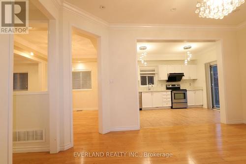 74 Colonial Crescent, Richmond Hill, ON - Indoor Photo Showing Kitchen