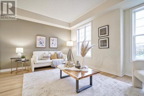 93 Anthony Roman Avenue, Markham, ON - Indoor Photo Showing Living Room