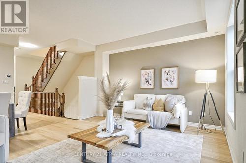 93 Anthony Roman Avenue, Markham, ON - Indoor Photo Showing Living Room