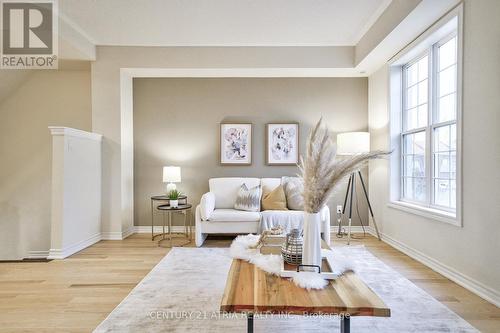 93 Anthony Roman Avenue, Markham, ON - Indoor Photo Showing Living Room