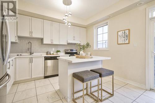 93 Anthony Roman Avenue, Markham, ON - Indoor Photo Showing Kitchen