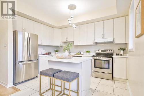 93 Anthony Roman Avenue, Markham, ON - Indoor Photo Showing Kitchen