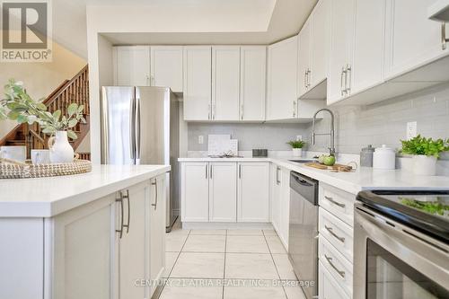 93 Anthony Roman Avenue, Markham, ON - Indoor Photo Showing Kitchen With Upgraded Kitchen