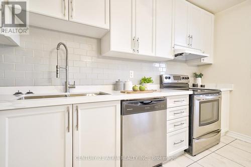 93 Anthony Roman Avenue, Markham, ON - Indoor Photo Showing Kitchen With Double Sink With Upgraded Kitchen