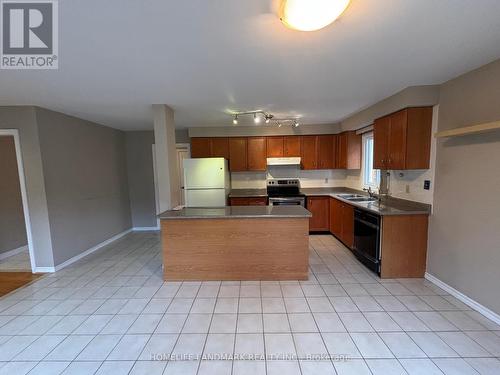 7 Brooklyn Crescent, Markham, ON - Indoor Photo Showing Kitchen With Double Sink