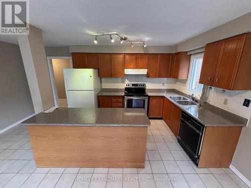 7 Brooklyn Crescent, Markham, ON - Indoor Photo Showing Kitchen With Double Sink