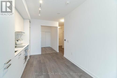 1019 - 38 Honeycrisp Crescent, Vaughan, ON - Indoor