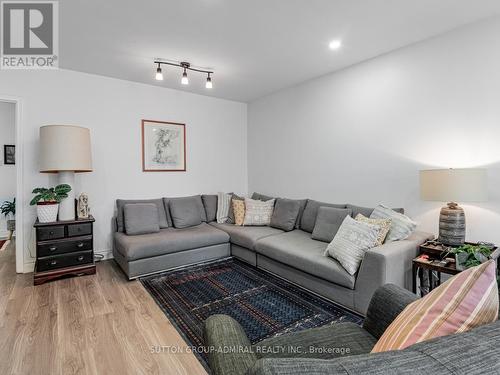 259 Axminster Drive, Richmond Hill, ON - Indoor Photo Showing Living Room