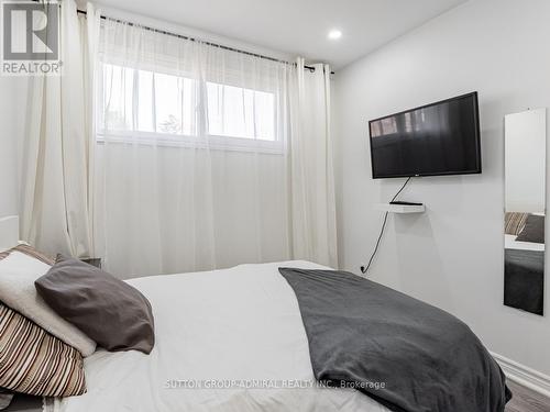 259 Axminster Drive, Richmond Hill, ON - Indoor Photo Showing Bedroom