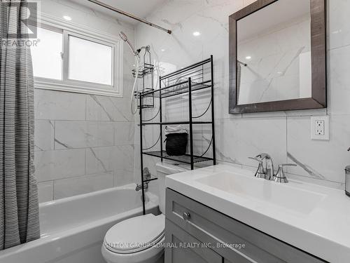 259 Axminster Drive, Richmond Hill, ON - Indoor Photo Showing Bathroom