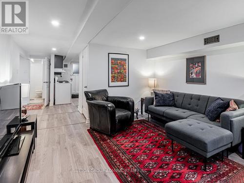 259 Axminster Drive, Richmond Hill, ON - Indoor Photo Showing Living Room