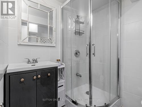 259 Axminster Drive, Richmond Hill, ON - Indoor Photo Showing Bathroom