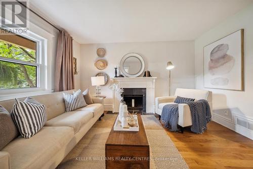 312 Aurora Heights Drive, Aurora, ON - Indoor Photo Showing Living Room With Fireplace