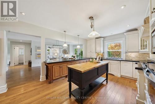 312 Aurora Heights Drive, Aurora, ON - Indoor Photo Showing Kitchen With Upgraded Kitchen