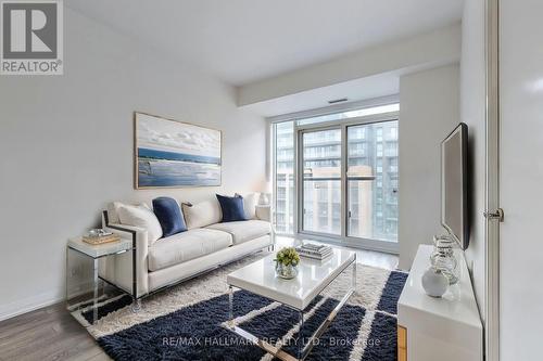 730 - 99 Eagle Rock Way, Vaughan, ON - Indoor Photo Showing Living Room