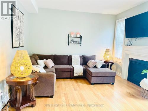 86 Sydie Lane, New Tecumseth, ON - Indoor Photo Showing Living Room With Fireplace