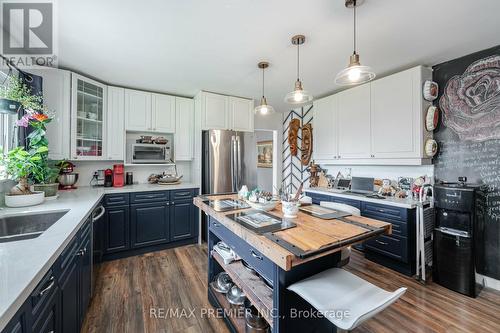 17 Sumach Drive, Georgina, ON - Indoor Photo Showing Kitchen With Stainless Steel Kitchen With Upgraded Kitchen