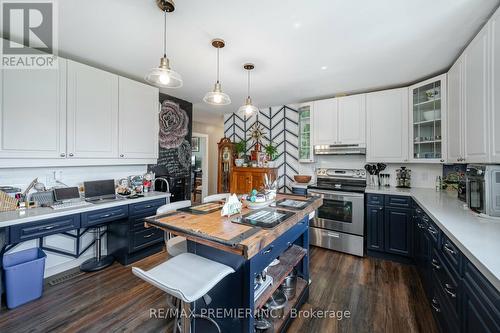 17 Sumach Drive, Georgina, ON - Indoor Photo Showing Kitchen With Double Sink With Upgraded Kitchen