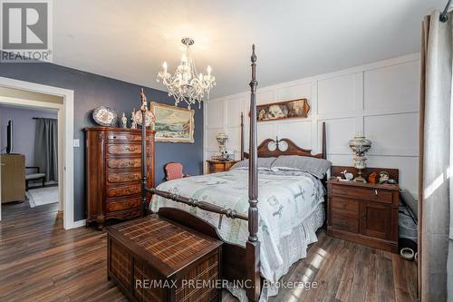 17 Sumach Drive, Georgina, ON - Indoor Photo Showing Bedroom