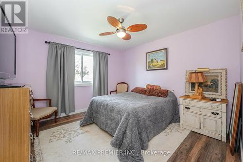 17 Sumach Drive, Georgina, ON - Indoor Photo Showing Bedroom