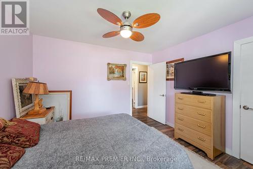 17 Sumach Drive, Georgina, ON - Indoor Photo Showing Bedroom