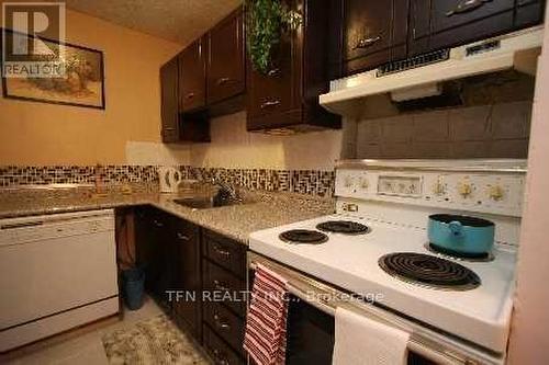 706 - 1950 Kennedy Road, Toronto, ON - Indoor Photo Showing Kitchen