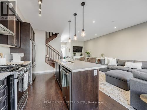 1185 Cactus Crescent, Pickering, ON - Indoor Photo Showing Kitchen With Upgraded Kitchen