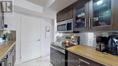 1213 - 330 Mccowan Road, Toronto, ON - Indoor Photo Showing Kitchen