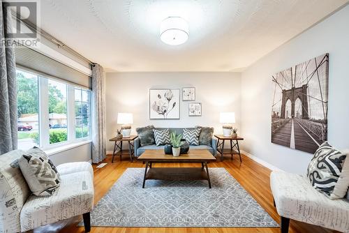 30 Ferguson Avenue, Whitby, ON - Indoor Photo Showing Living Room