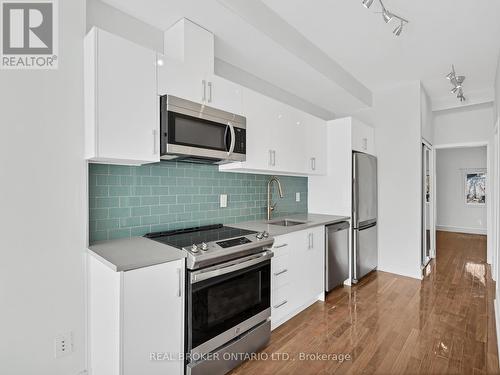 Main Fl - 1928 Gerrard Street E, Toronto, ON - Indoor Photo Showing Kitchen With Upgraded Kitchen