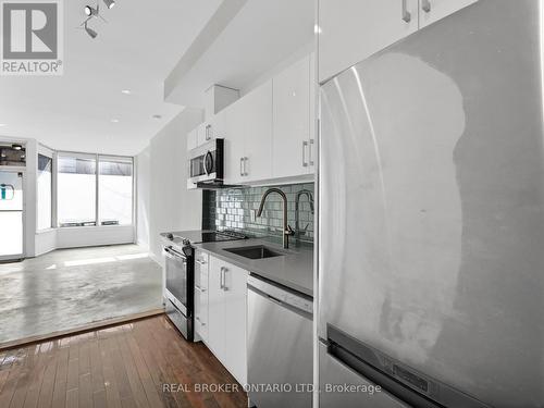 Main Fl - 1928 Gerrard Street E, Toronto, ON - Indoor Photo Showing Kitchen With Upgraded Kitchen