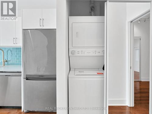 Main Fl - 1928 Gerrard Street E, Toronto, ON - Indoor Photo Showing Laundry Room