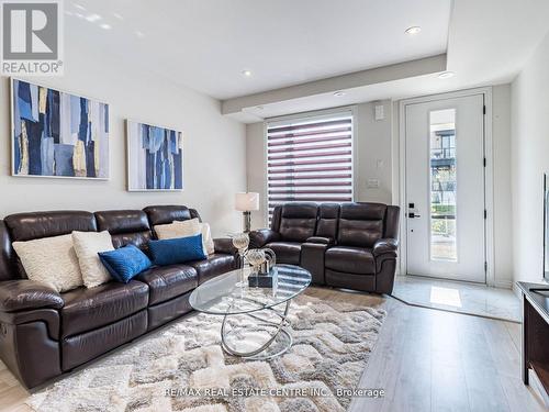 45 Knotsberry Circle, Brampton, ON - Indoor Photo Showing Living Room