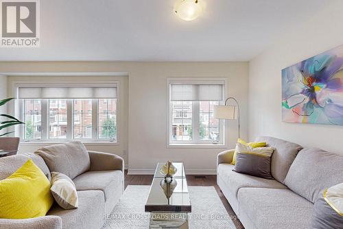 34 Bluegill Crescent, Whitby, ON - Indoor Photo Showing Living Room